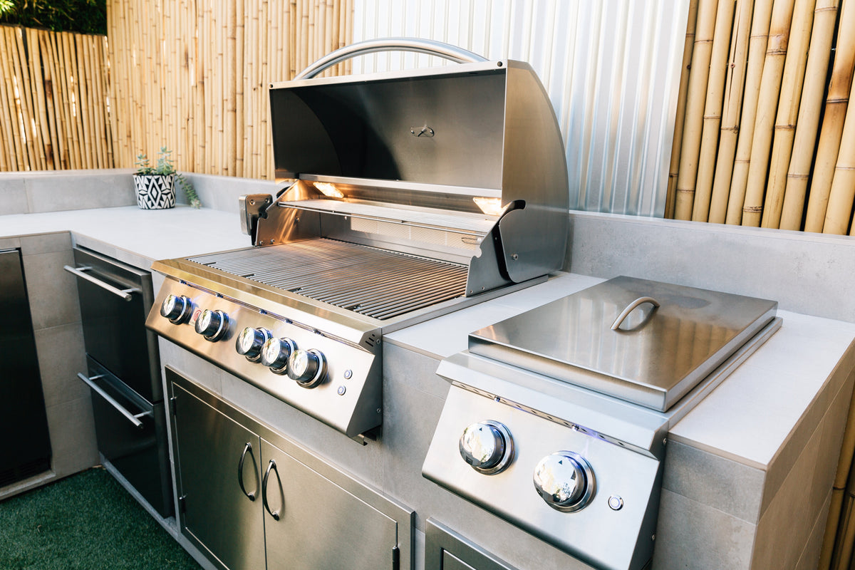 Summerset Sizzler Pro 40-Inch 5-Burner Gas Grill with Rear Infrared Burner – Deluxe Cart