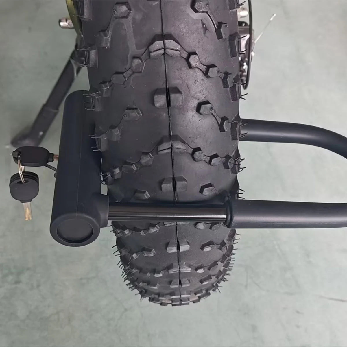 LLAMA TRUCK Heavy-Duty Portable Bike Lock Set