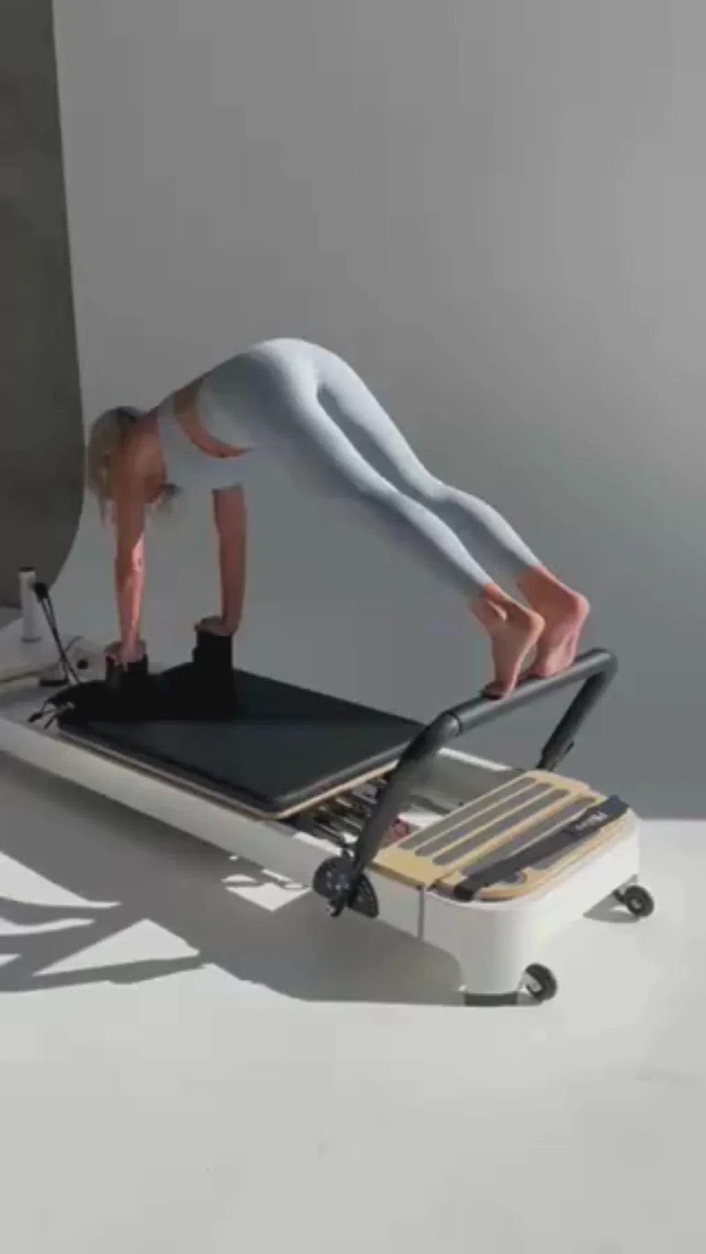 Queen 2.0 Studio Pilates Reformer – 5-Spring Pilates Equipment