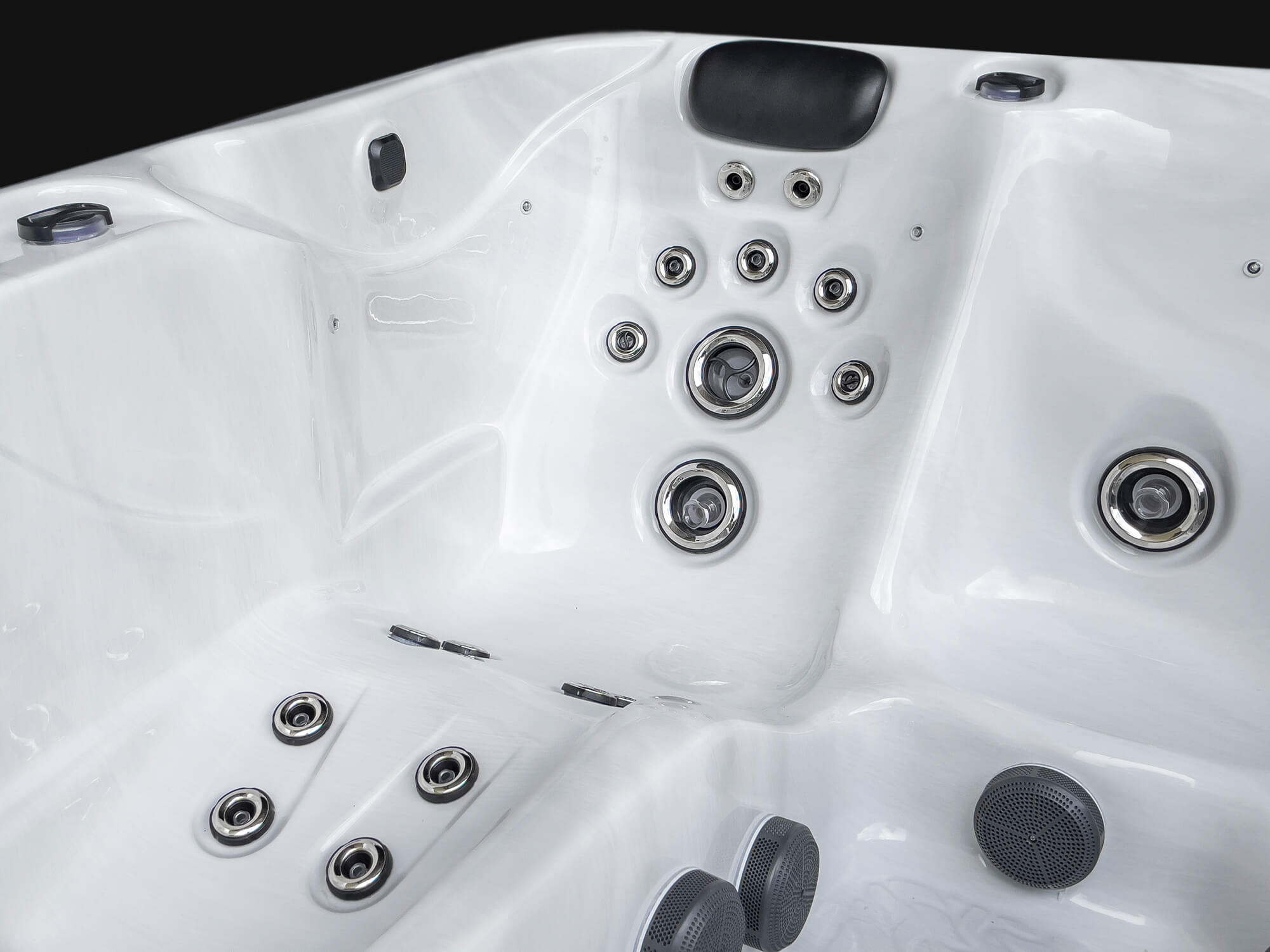 Erebus Luxury Hot Tub
