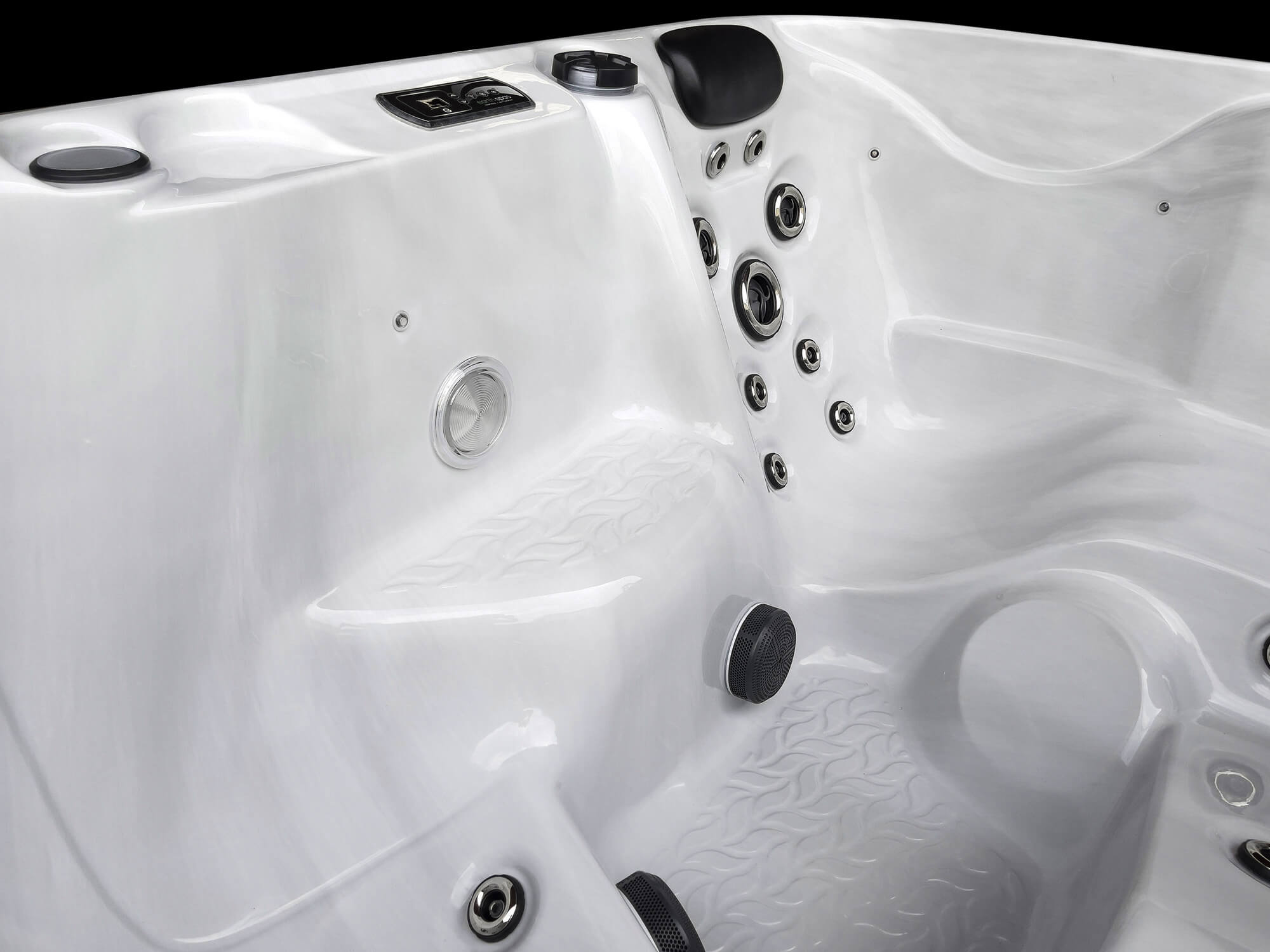 Kouri Luxury Hot Tub