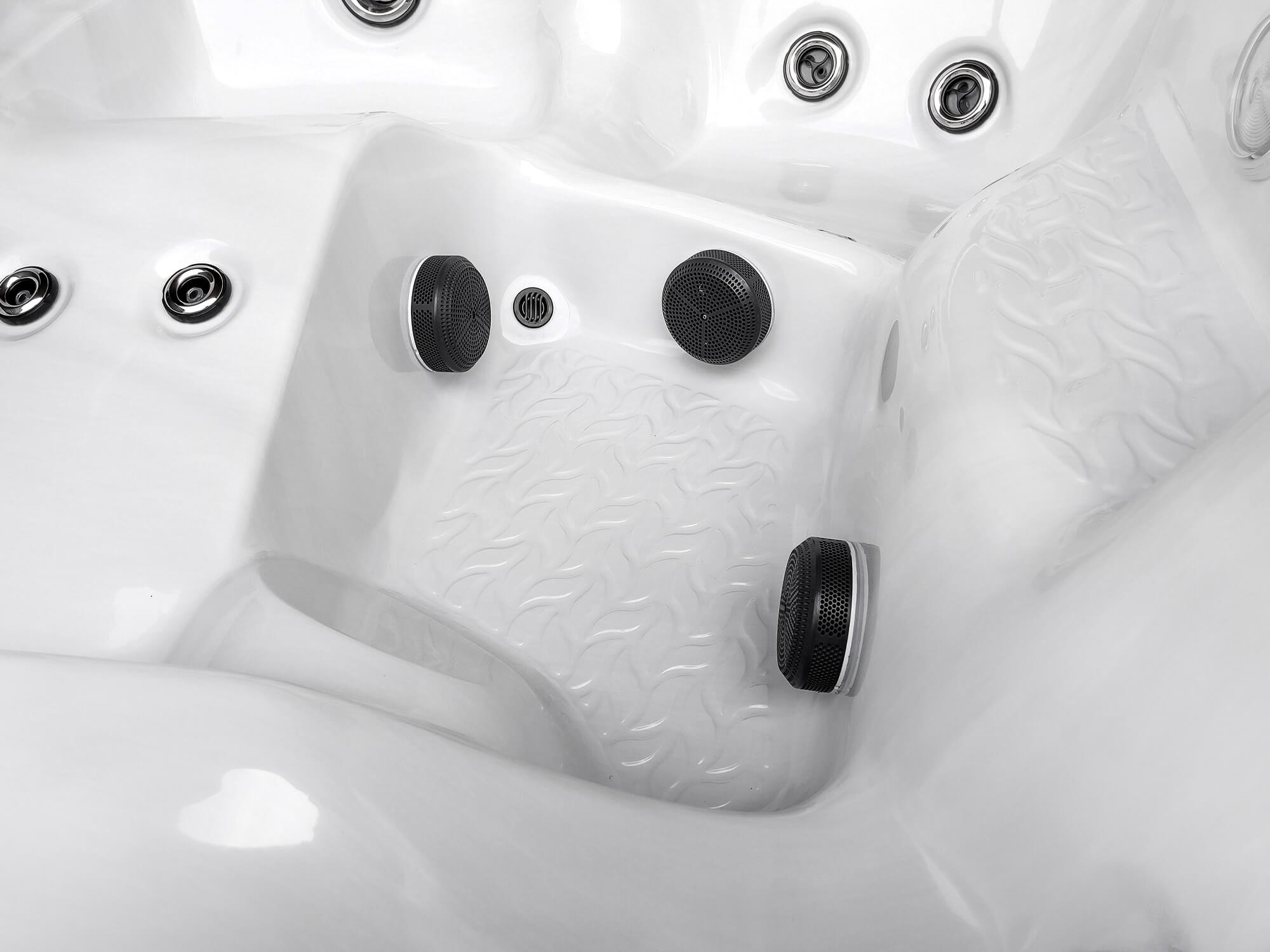 Kouri Luxury Hot Tub