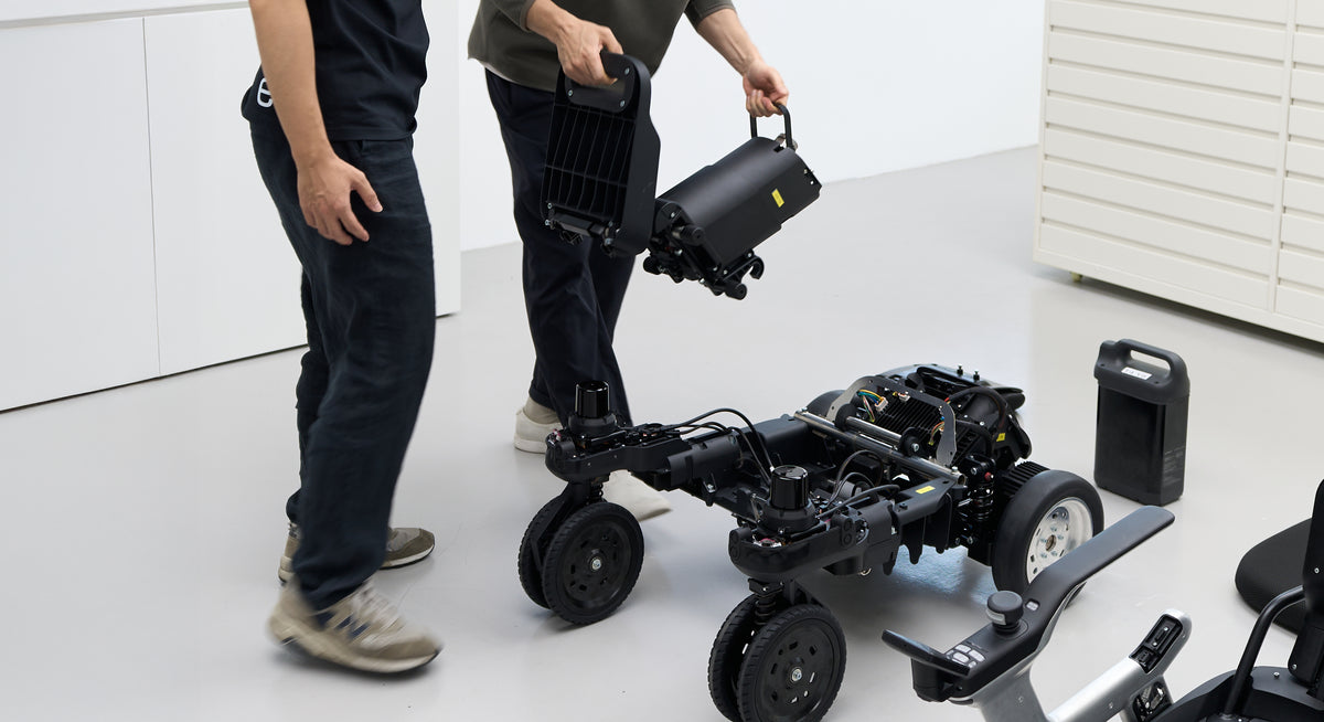 Strutt ev¹ Smart Electric Mobility Vehicle – Quad-Drive & Intelligent Navigation