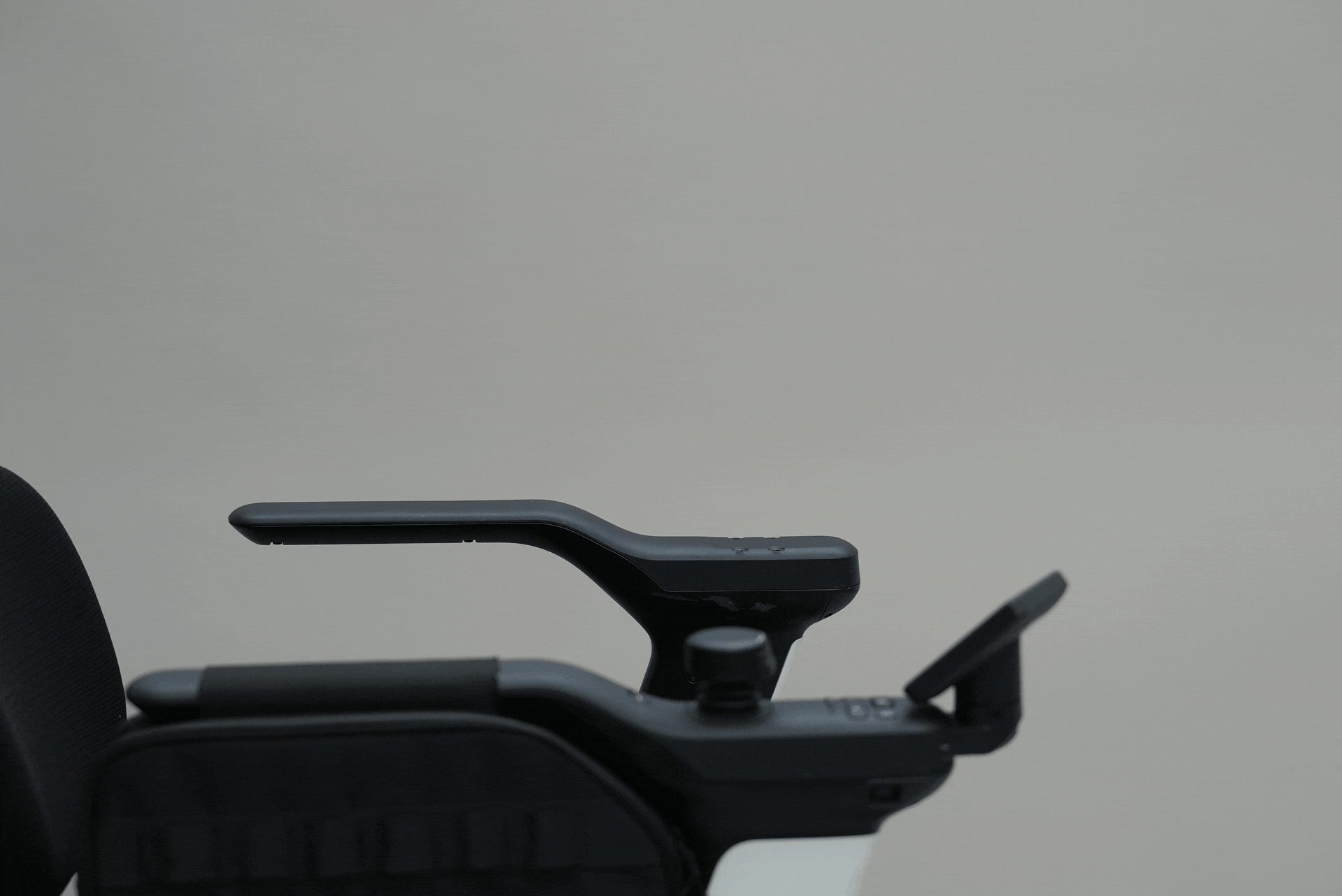 Strutt ev¹ Smart Electric Mobility Vehicle – Quad-Drive & Intelligent Navigation