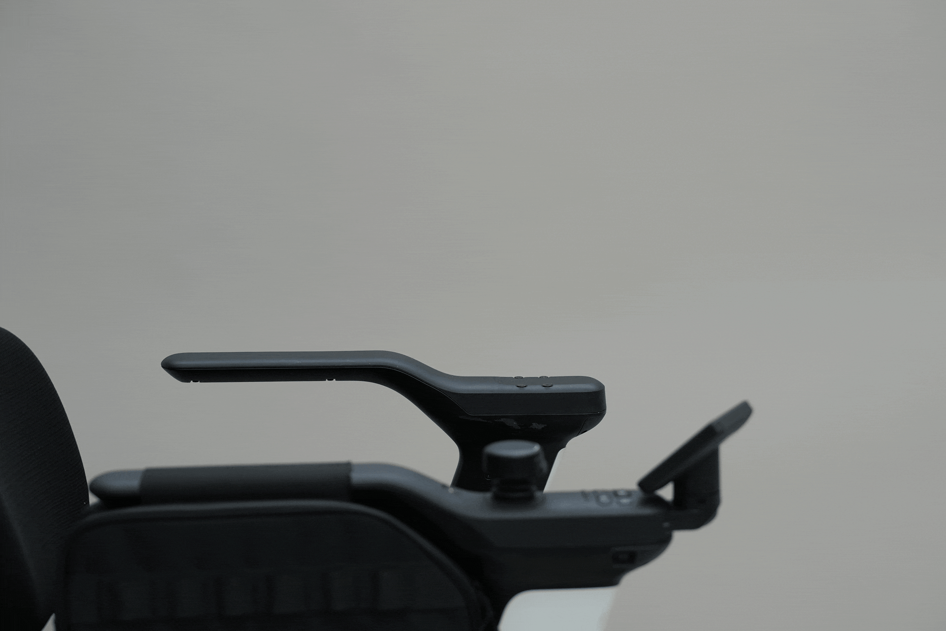 Strutt ev¹ Smart Electric Mobility Vehicle – Quad-Drive & Intelligent Navigation